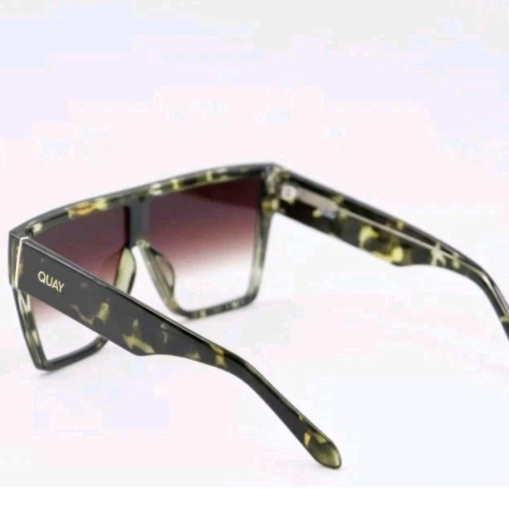 Quay Maxed Out Square Stud Detail Sunglasses in Faded Camo, Excellent Pre-Loved - Picture 3 of 13